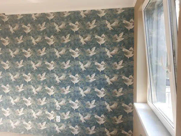 Modern tapéta madár mintával